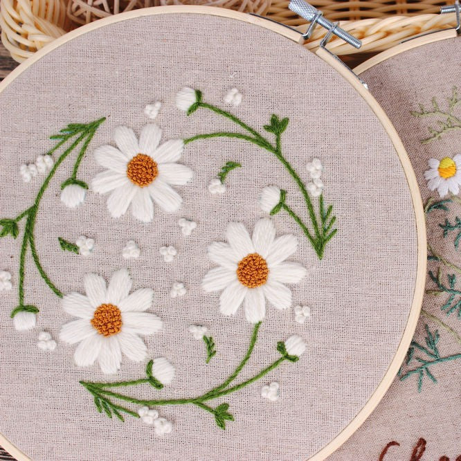 Fresh Daisy Embroidery Kit